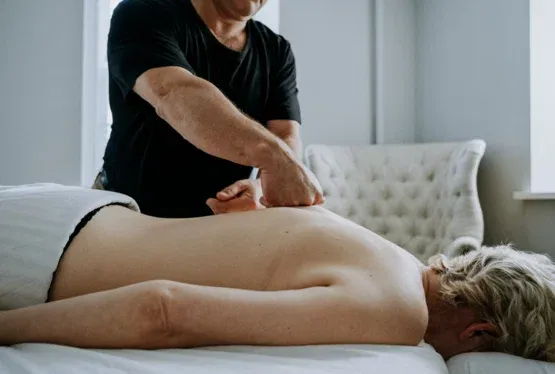 Mark Heilshorn treating upper-back tension